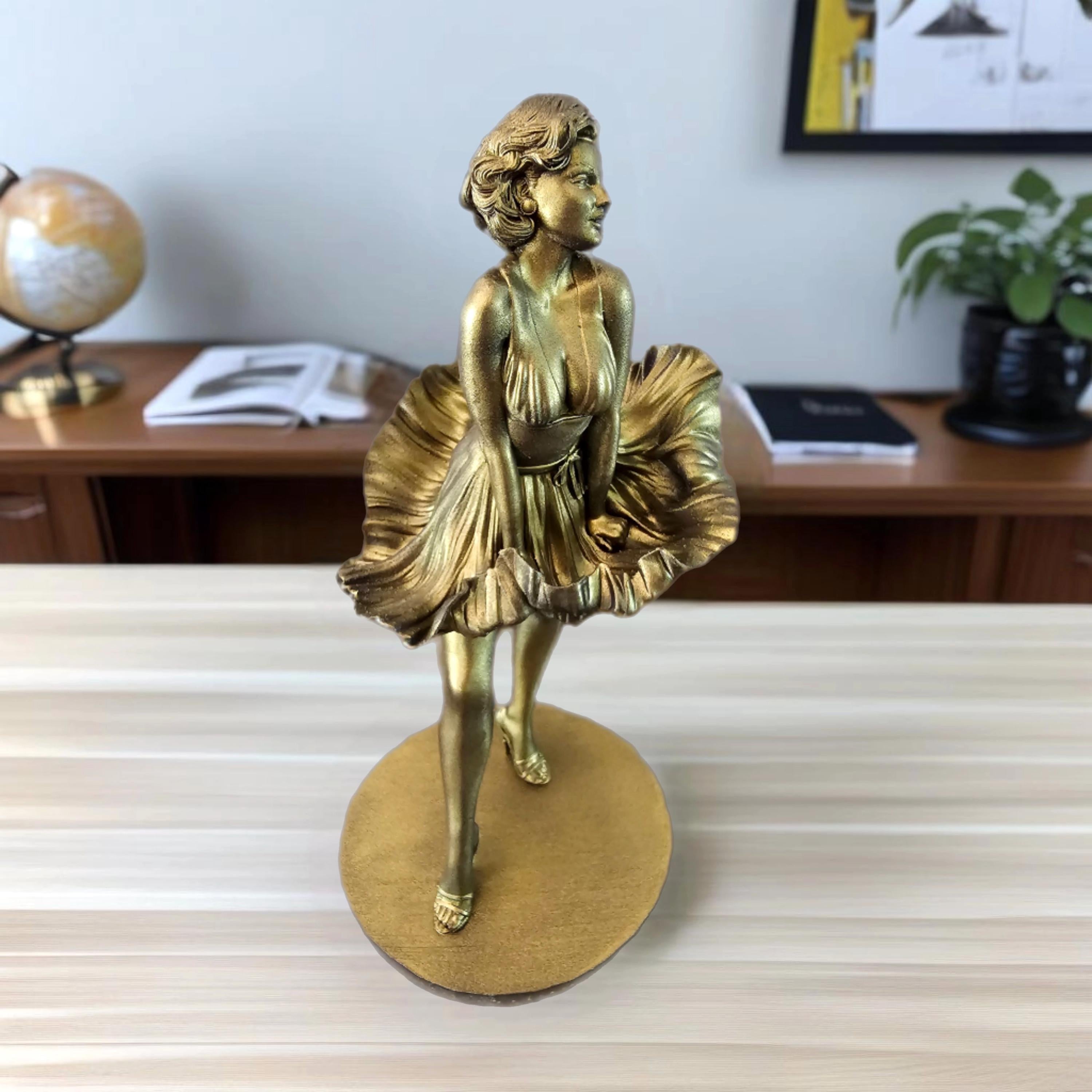 Statue of Marilyn Monroe, capturing her iconic pose with her dress flowing upward, exuding timeless elegance and charm.