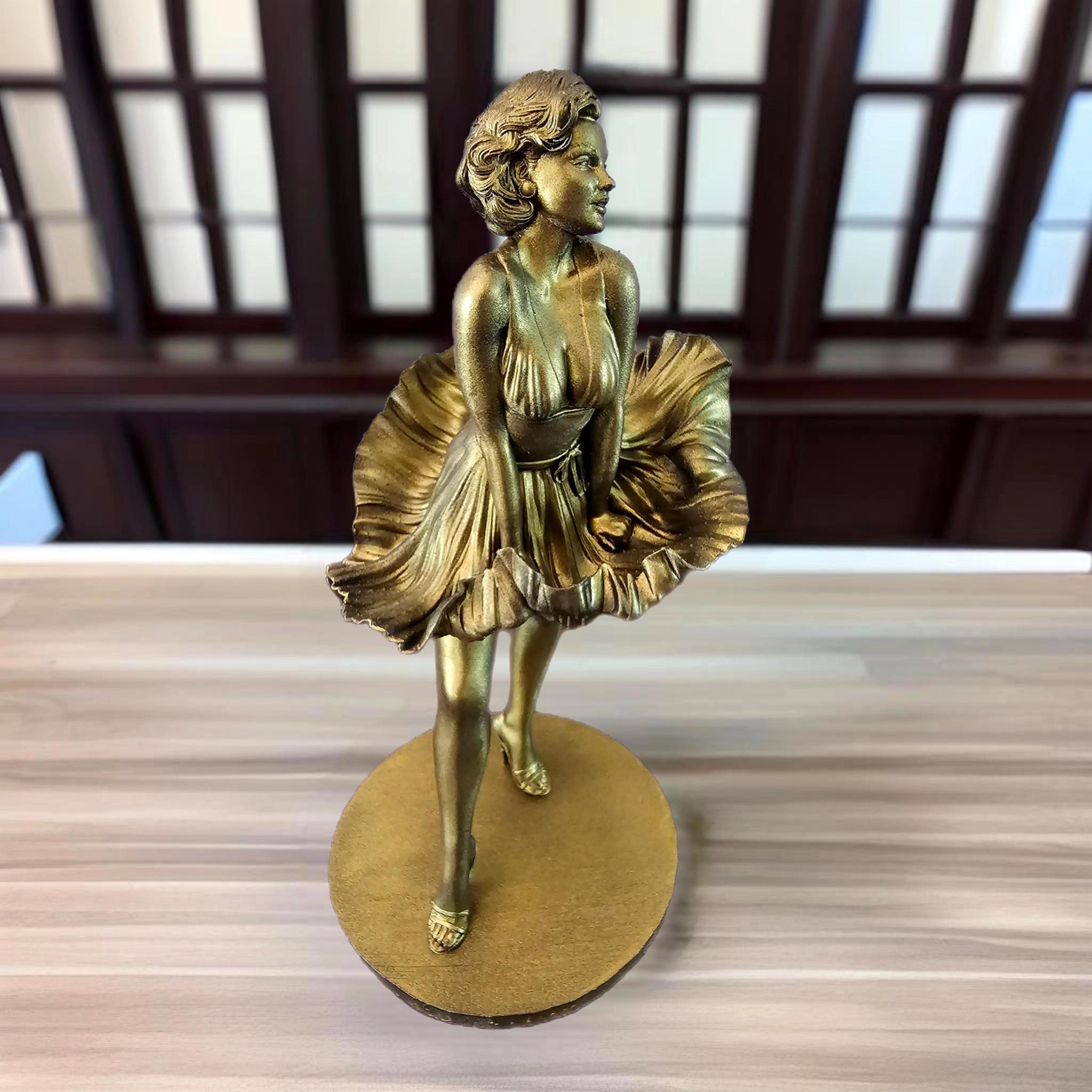 Statue of Marilyn Monroe, capturing her iconic pose with her dress flowing upward, exuding timeless elegance and charm.